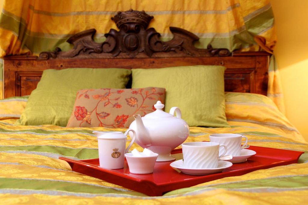 Chateau De Montriou Feneu Room photo