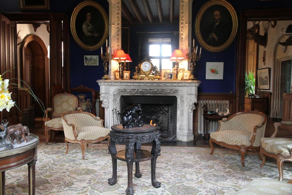 Chateau De Montriou Feneu Room photo